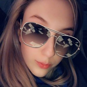 Meet your Posher, Rrobyn